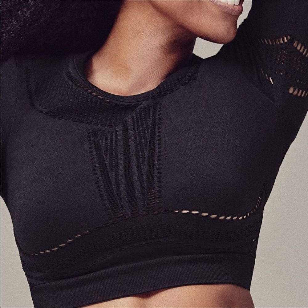 Fabletics Jaymee Cropped Mesh Cutout Long Sleeve Train Yoga Fitted Athletic Top